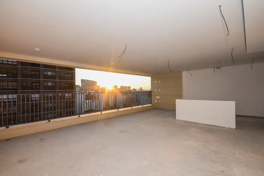 Foto 1 de Apartamento com 3 Quartos à venda, 147m² em Vila Nova Conceição, São Paulo