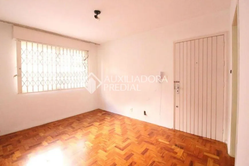 Foto 1 de Apartamento com 3 Quartos à venda, 77m² em Rio Branco, Porto Alegre