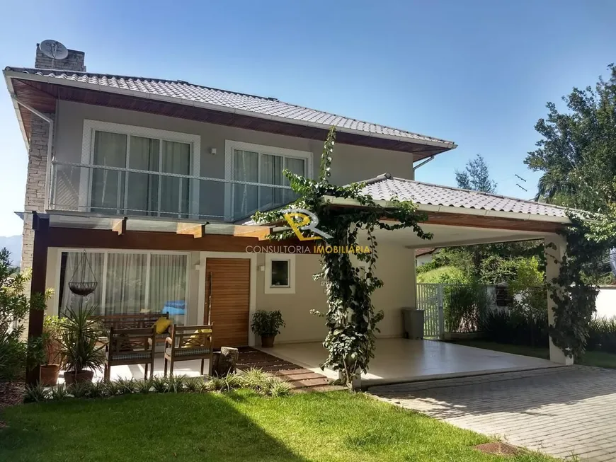 Foto 1 de Casa de Condomínio com 3 Quartos à venda, 230m² em Mosela, Petrópolis