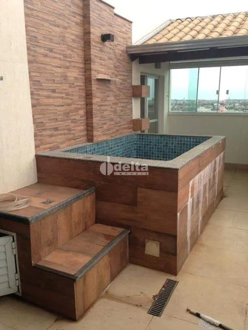 Foto 1 de Apartamento com 3 Quartos para alugar, 186m² em Santa Mônica, Uberlândia