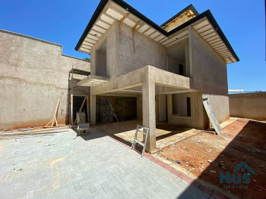 Foto 1 de Casa com 4 Quartos à venda, 120m² em São Luíz, Belo Horizonte