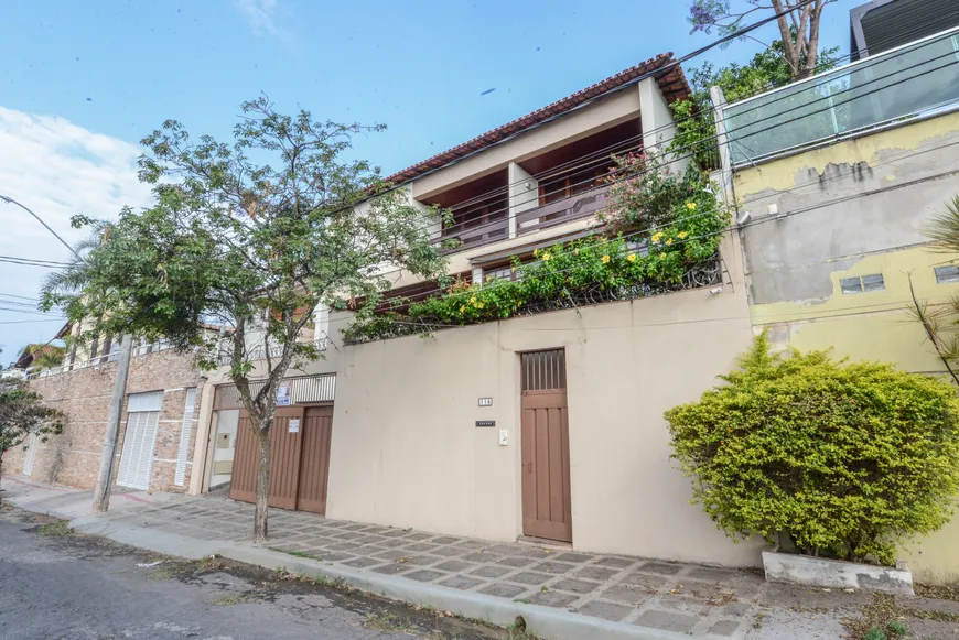 Foto 1 de Casa com 5 Quartos à venda, 375m² em Mangabeiras, Belo Horizonte