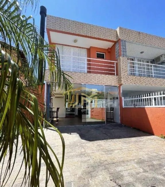 Foto 1 de Sobrado com 3 Quartos à venda, 270m² em Ingleses do Rio Vermelho, Florianópolis