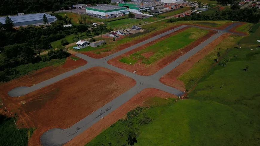 Foto 1 de Lote/Terreno à venda, 453m² em Primeira Linha, Criciúma