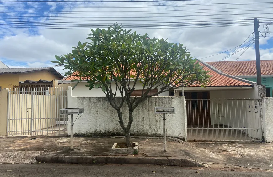 Foto 1 de Casa com 5 Quartos à venda, 210m² em Parque Residencial Joaquim Toledo Piza, Londrina