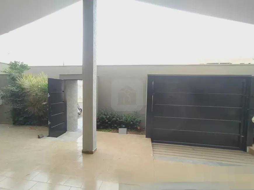 Foto 1 de Casa com 3 Quartos à venda, 200m² em Umuarama, Uberlândia