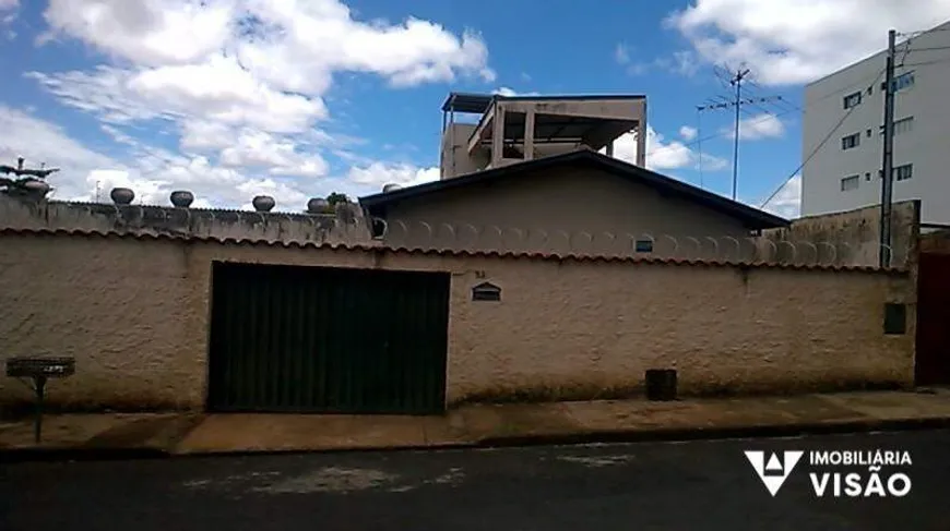 Foto 1 de Casa com 2 Quartos à venda, 78m² em Universitário, Uberaba