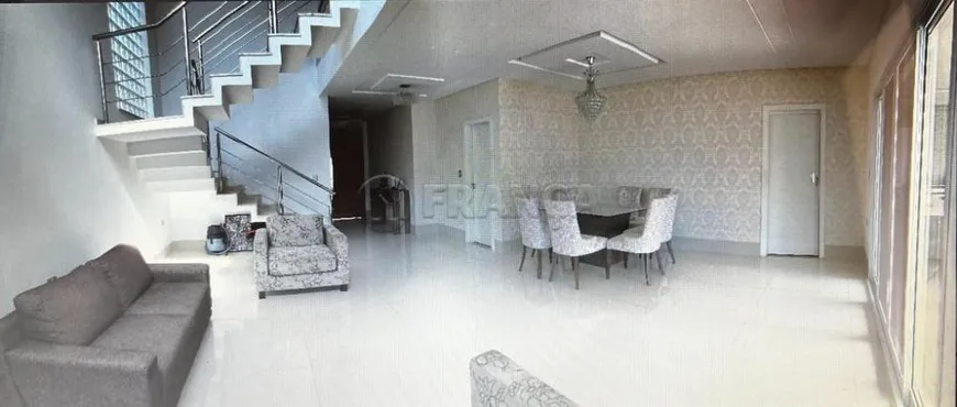 Foto 1 de Casa de Condomínio com 3 Quartos para alugar, 350m² em Jardim Altos de Santana I, Jacareí