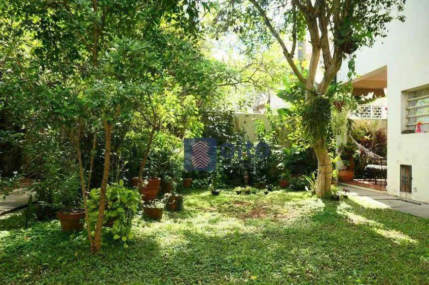 Foto 1 de Casa com 6 Quartos à venda, 450m² em Vila Madalena, São Paulo