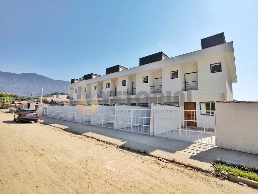 Foto 1 de Sobrado com 2 Quartos à venda, 80m² em Loteamento Balneario Massaguacu, Caraguatatuba