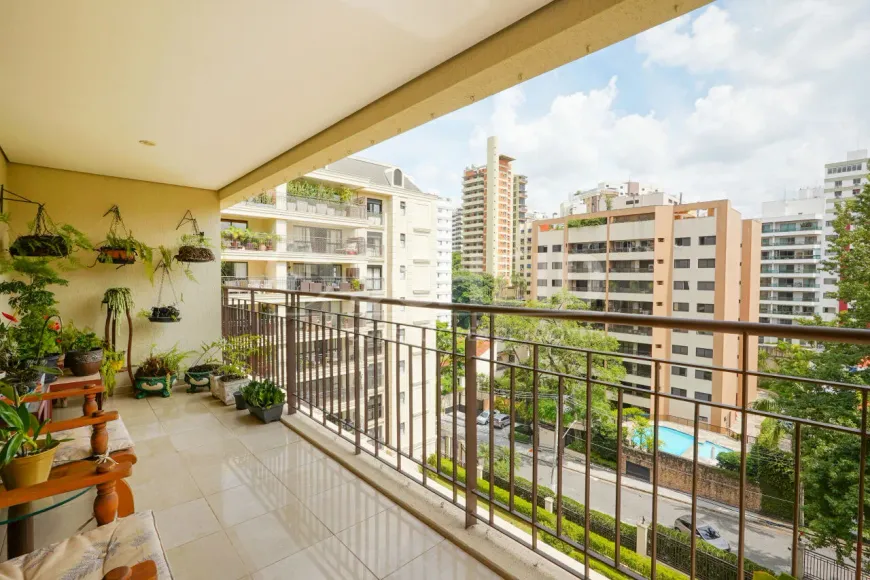 Foto 1 de Apartamento com 3 Quartos para alugar, 191m² em Real Parque, São Paulo