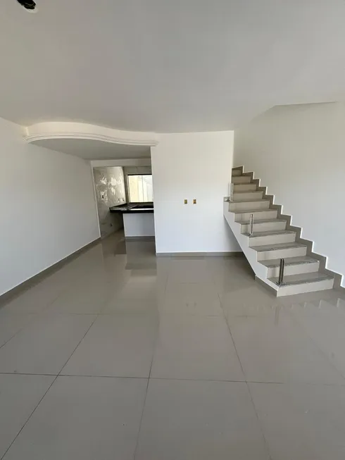 Foto 1 de Casa com 3 Quartos à venda, 130m² em Nacional, Contagem
