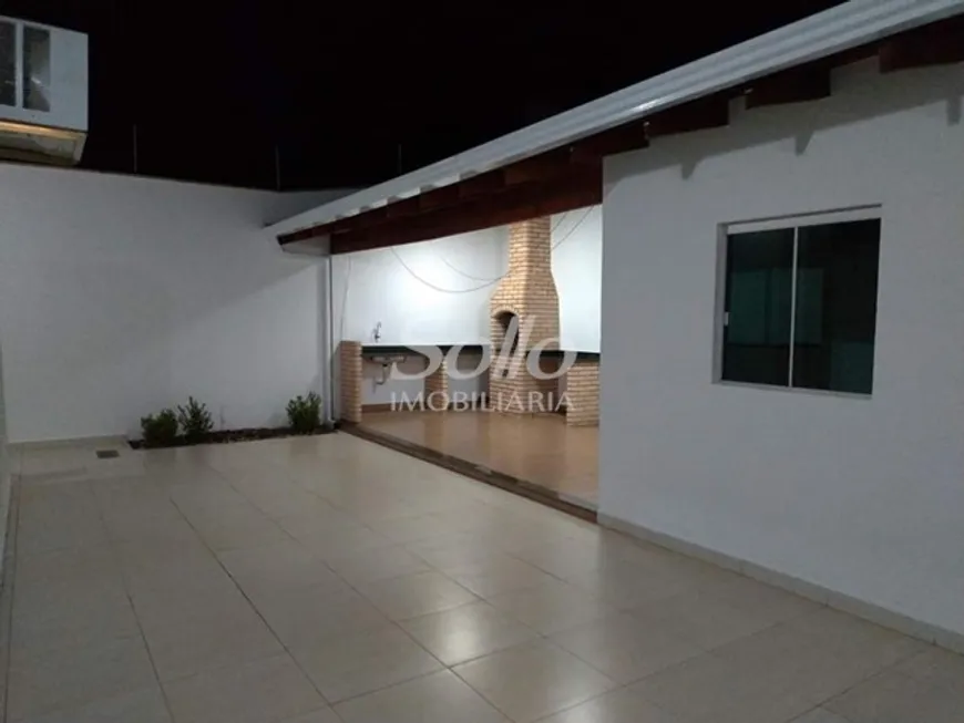 Foto 1 de Casa com 3 Quartos à venda, 160m² em Jardim Holanda, Uberlândia