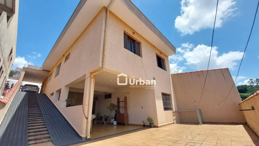 Foto 1 de Casa com 4 Quartos para venda ou aluguel, 210m² em Parque Bahia, Cotia