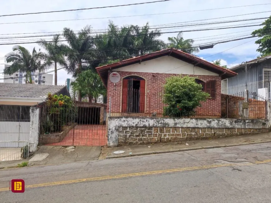 Foto 1 de Casa com 3 Quartos à venda, 67m² em Barreiros, São José