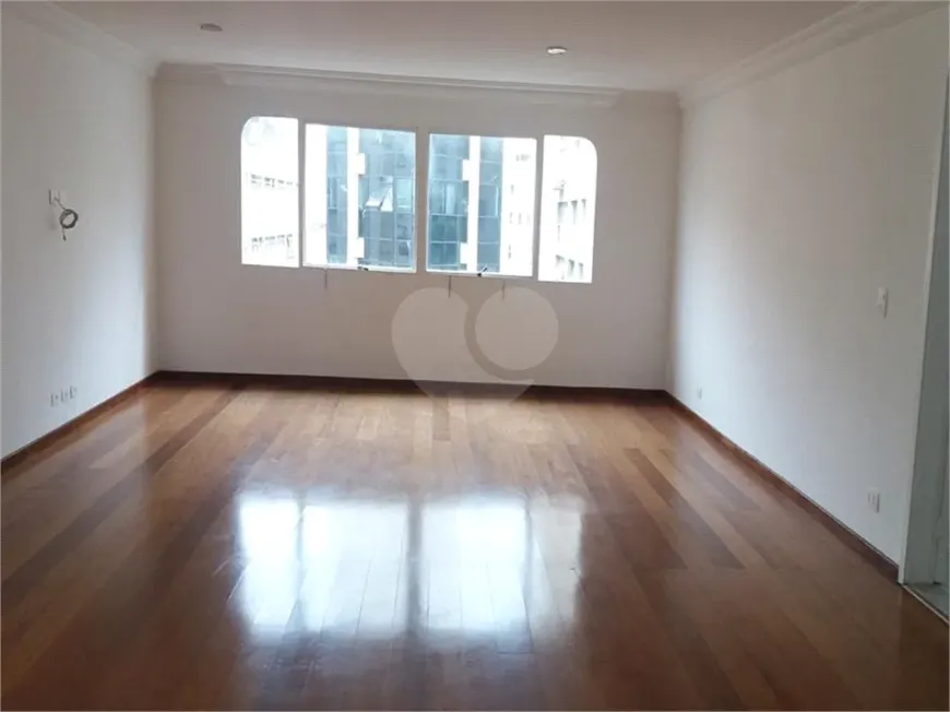 Foto 1 de Apartamento com 3 Quartos para alugar, 210m² em Jardim América, São Paulo