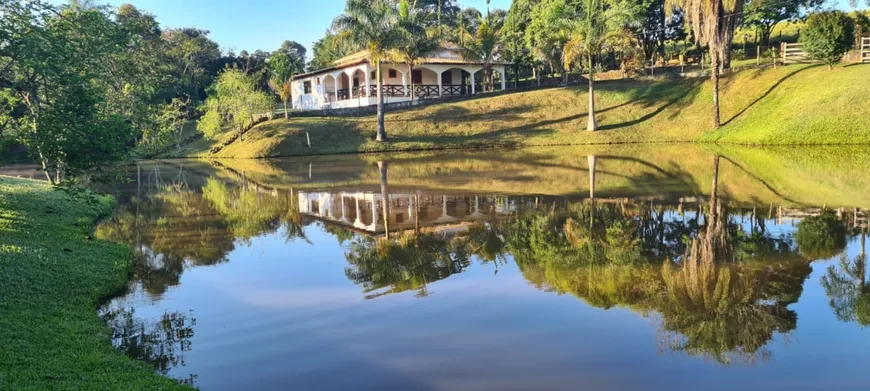 Foto 1 de Fazenda/Sítio com 4 Quartos à venda, 249m² em Zona Rural, Florestal