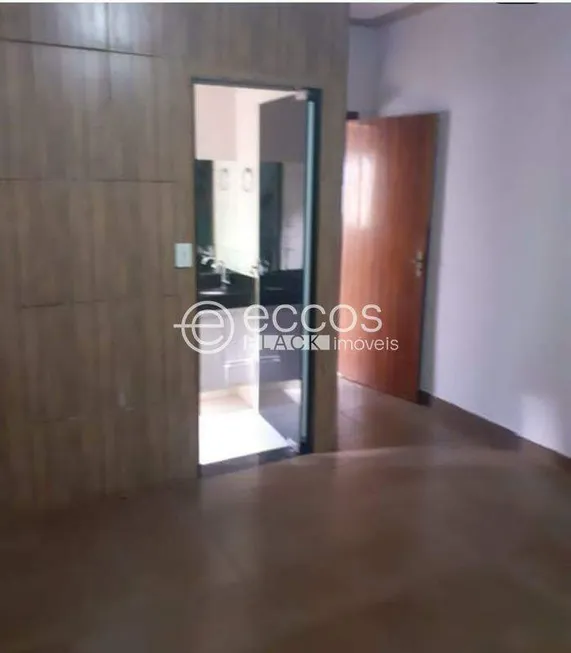 Foto 1 de Casa com 4 Quartos à venda, 250m² em Minas Gerais, Uberlândia