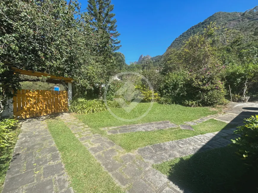 Foto 1 de Casa com 3 Quartos à venda, 140m² em Granja Guarani, Teresópolis