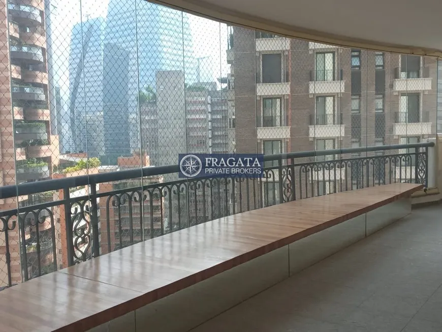 Foto 1 de Apartamento com 4 Quartos para alugar, 335m² em Chacara Itaim , São Paulo