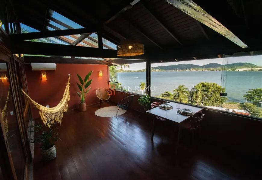 Foto 1 de Casa com 3 Quartos à venda, 250m² em Lagoa da Conceição, Florianópolis