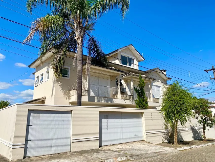 Foto 1 de Casa com 4 Quartos à venda, 352m² em Montese, Resende