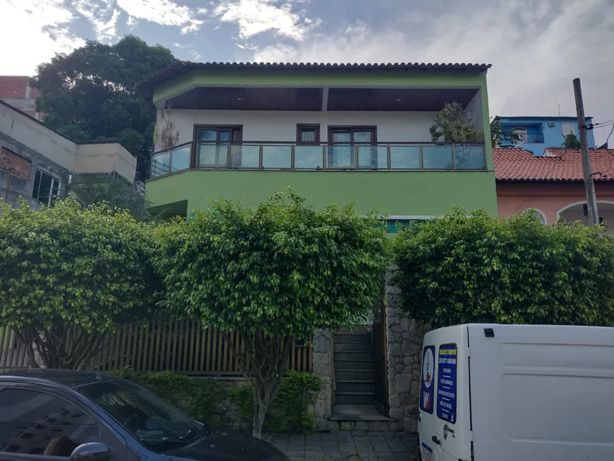 Foto 1 de Casa com 5 Quartos à venda, 350m² em Jardim Vinte e Cinco de Agosto, Duque de Caxias