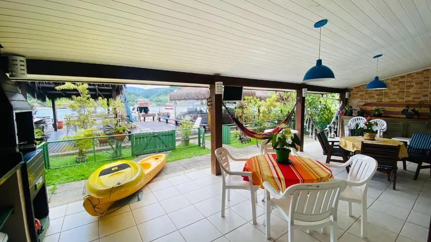 Foto 1 de Casa de Condomínio com 4 Quartos à venda, 120m² em Itanema, Angra dos Reis