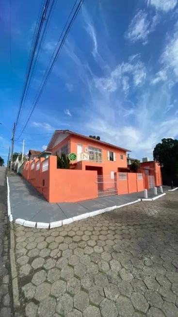 Foto 1 de Casa com 5 Quartos à venda, 331m² em Jardim Atlântico, Florianópolis