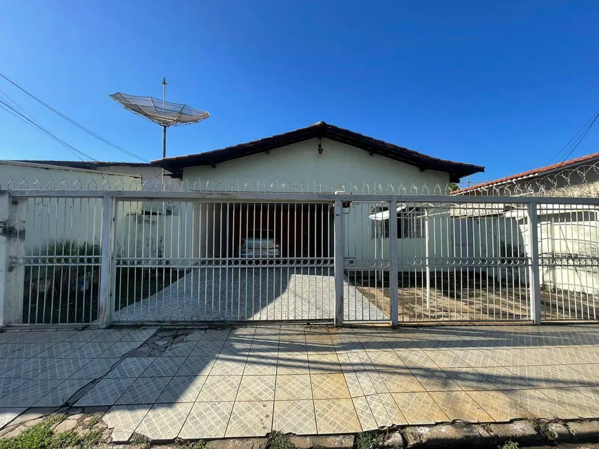 Foto 1 de Casa com 3 Quartos à venda, 221m² em Setor Coimbra, Goiânia