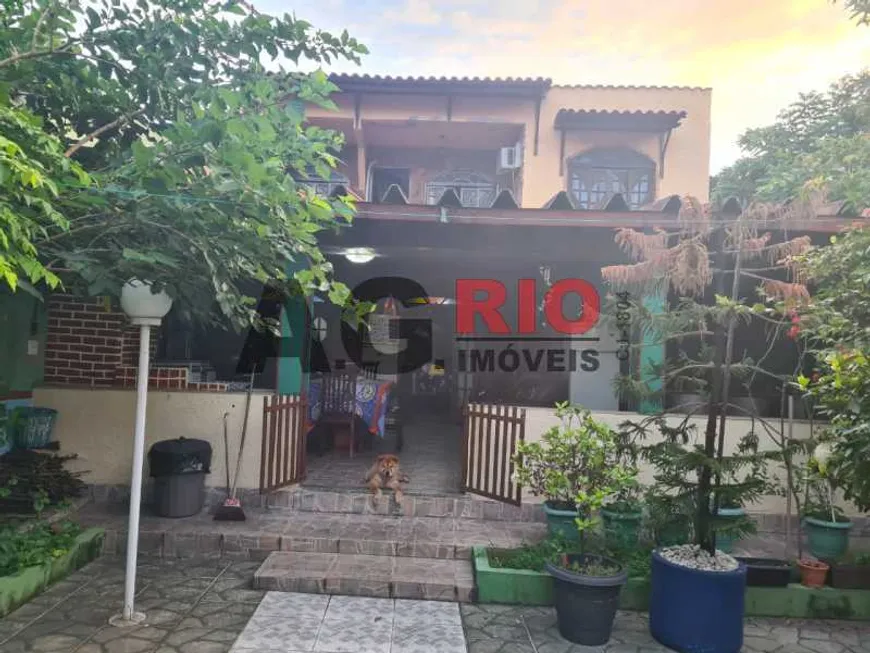 Foto 1 de Casa com 2 Quartos à venda, 234m² em  Vila Valqueire, Rio de Janeiro