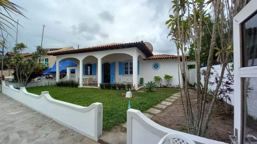 Foto 1 de Casa de Condomínio com 4 Quartos à venda, 180m² em Balneario São Pedro, São Pedro da Aldeia