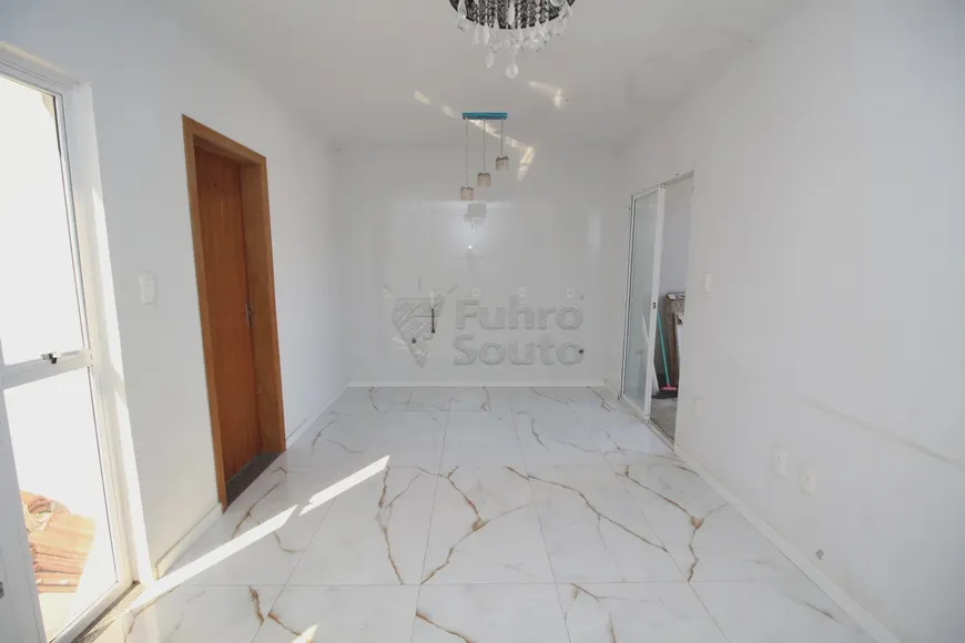 Foto 1 de Casa com 2 Quartos para alugar, 11m² em Laranjal, Pelotas