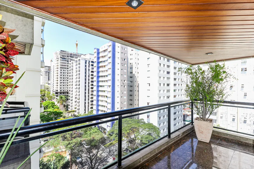 Foto 1 de Apartamento com 3 Quartos para alugar, 230m² em Brooklin, São Paulo