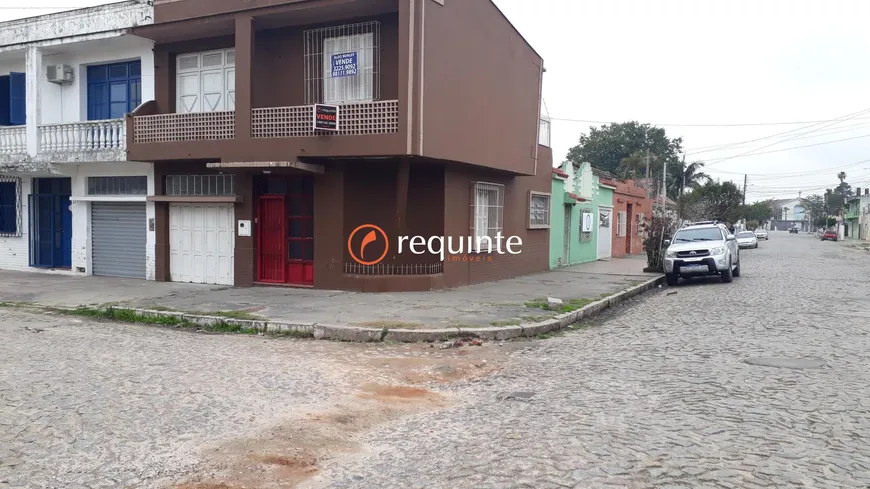 Foto 1 de Casa com 3 Quartos à venda, 170m² em Centro, Pelotas