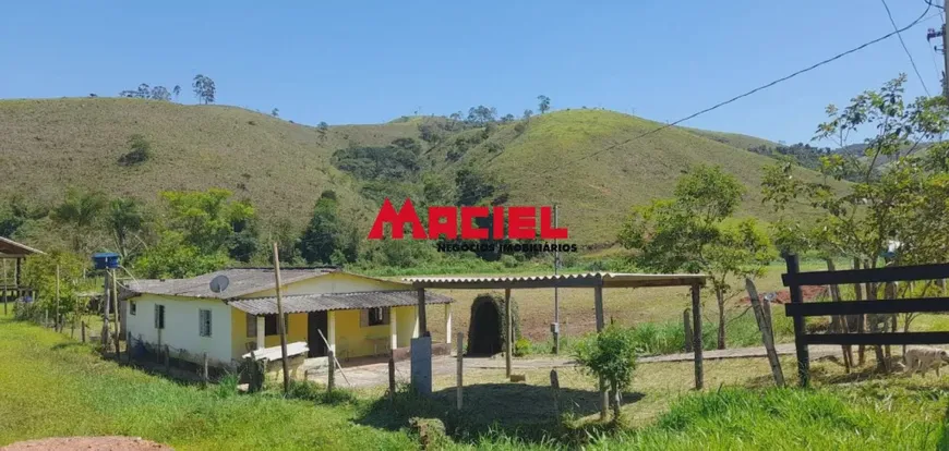 Foto 1 de Fazenda/Sítio com 2 Quartos à venda, 210m² em , Monteiro Lobato