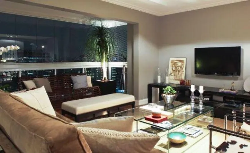 Foto 1 de Apartamento com 3 Quartos à venda, 129m² em Vila Olímpia, São Paulo
