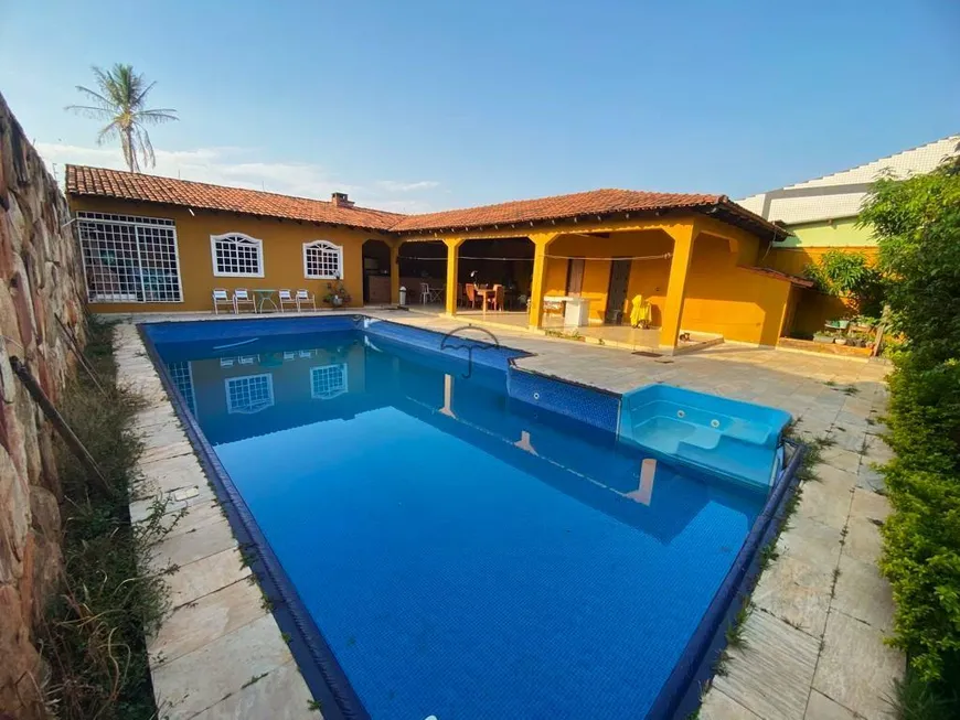 Foto 1 de Casa com 4 Quartos à venda, 418m² em Taguatinga, Brasília