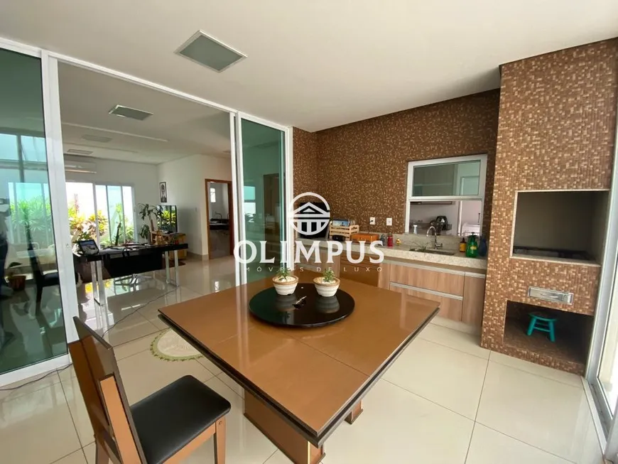 Foto 1 de Casa de Condomínio com 4 Quartos para alugar, 270m² em Jardim das Palmeiras, Uberlândia