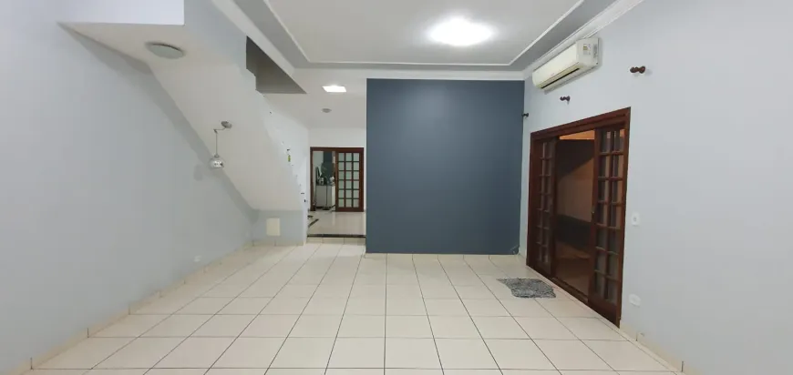 Foto 1 de Sobrado com 3 Quartos para alugar, 150m² em Jardim Santa Maria, Jacareí