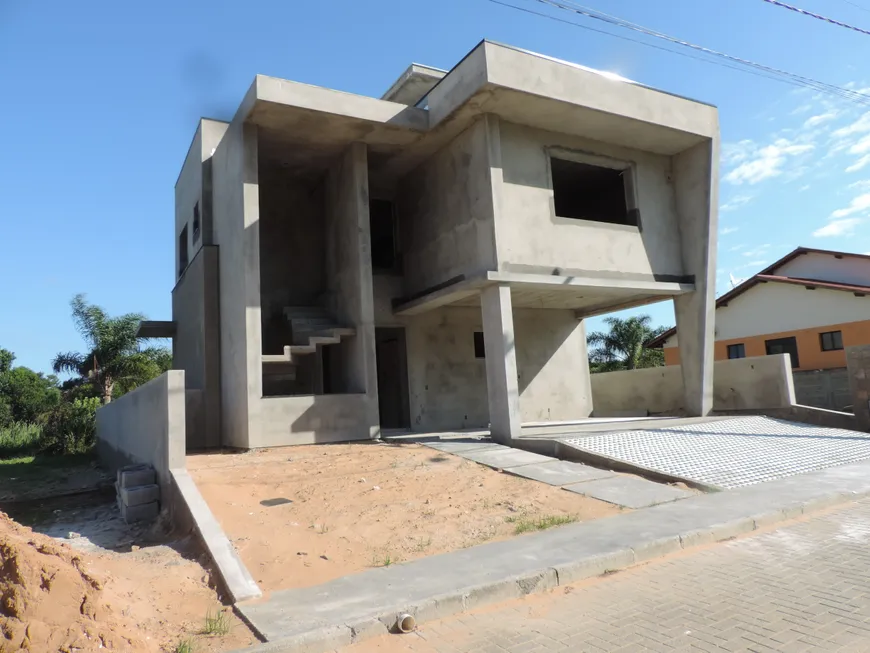 Foto 1 de Casa de Condomínio com 3 Quartos à venda, 230m² em Canasvieiras, Florianópolis