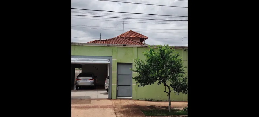 Foto 1 de Casa com 4 Quartos à venda, 230m² em Jardim São Lourenço, Campo Grande
