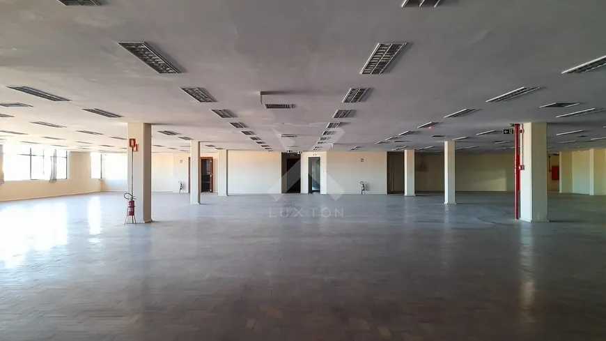 Foto 1 de Sala Comercial para alugar, 940m² em Navegantes, Porto Alegre