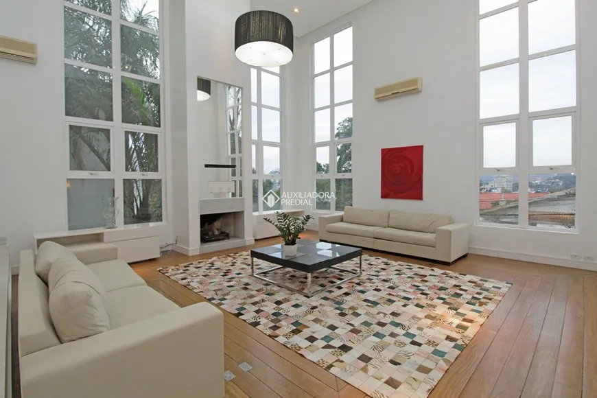 Foto 1 de Casa com 3 Quartos à venda, 375m² em Boa Vista, Porto Alegre