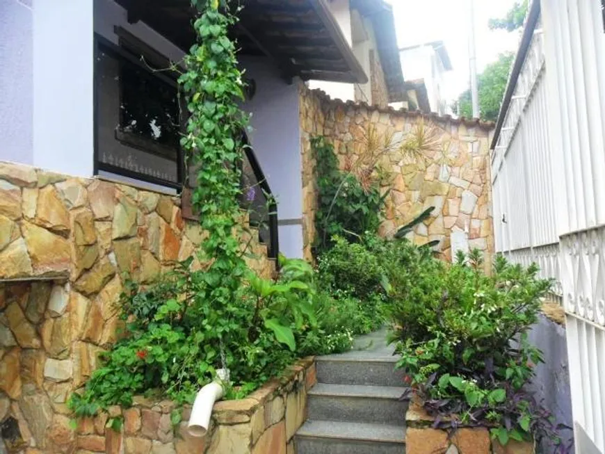 Foto 1 de Casa com 5 Quartos à venda, 500m² em Santa Rosa, Belo Horizonte