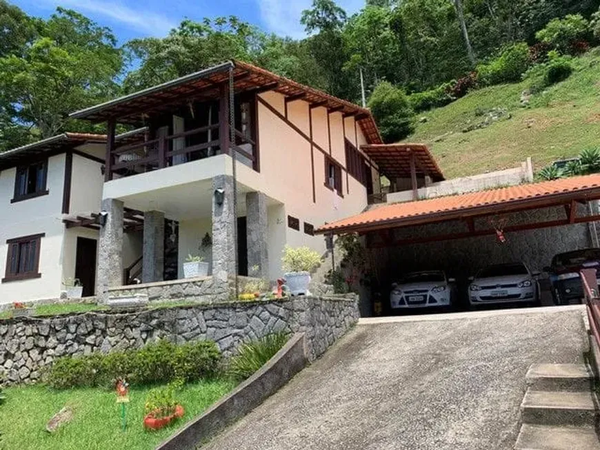 Foto 1 de Casa com 4 Quartos à venda, 240m² em Itaipava, Petrópolis