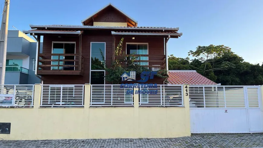 Foto 1 de Casa com 5 Quartos à venda, 200m² em Meia Praia, Navegantes