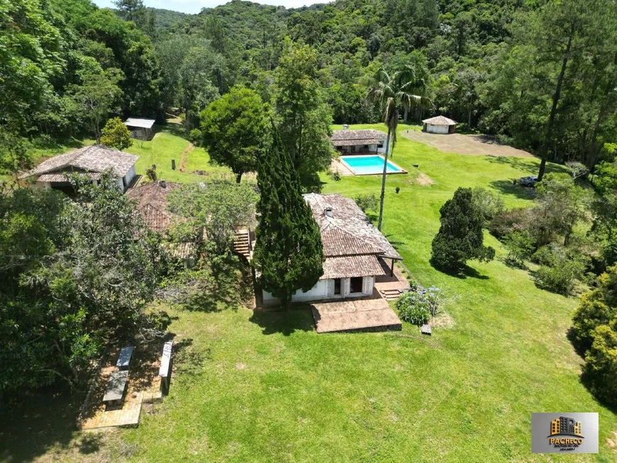 Foto 1 de Fazenda/Sítio com 4 Quartos à venda, 700m² em Vargedo, São Lourenço da Serra