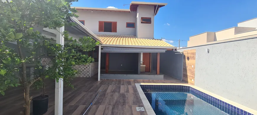 Foto 1 de Casa de Condomínio com 3 Quartos para venda ou aluguel, 300m² em Vila Jorge Zambon, Jaguariúna