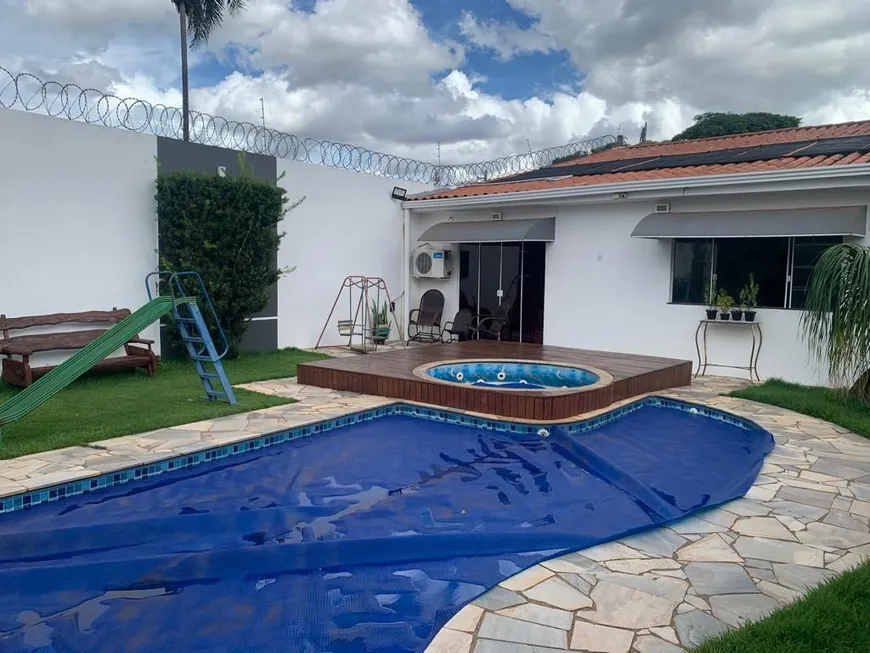 Foto 1 de Casa com 3 Quartos à venda, 300m² em Presidente Roosevelt, Uberlândia